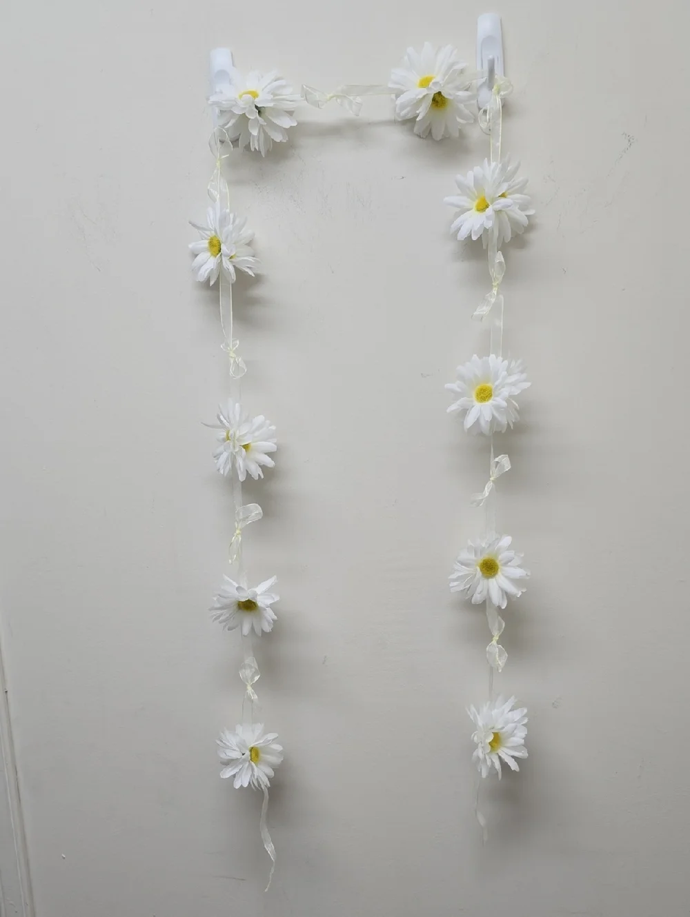 Daisy Flower Garland Strand — White with Yellow Centers